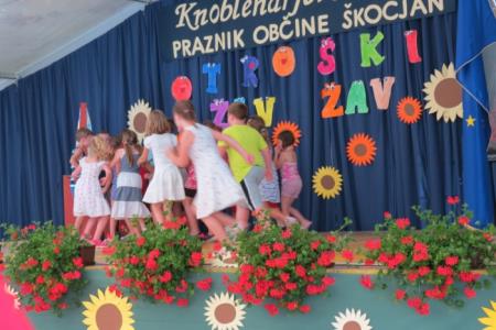 KNOBLEHARJEVO 2012- Otroški živ žav 27